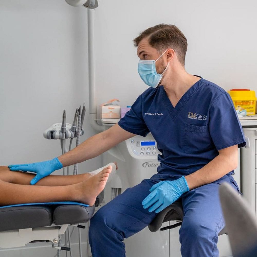 DM Clínica. Especialistas en-masajes y fisioterapias-Milla de Oro-Barrio Salamanca-imagen-1