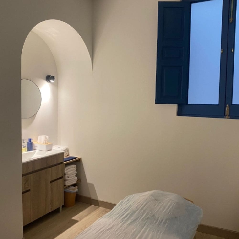 Fisiowhite-Masajes Y Fisioterapia-Milla de Oro-Madrid-3